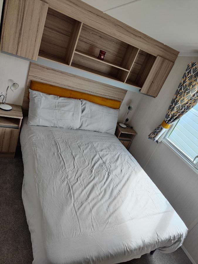 J6 Static Caravan, Fairway Holiday Park Sandown Bagian luar foto