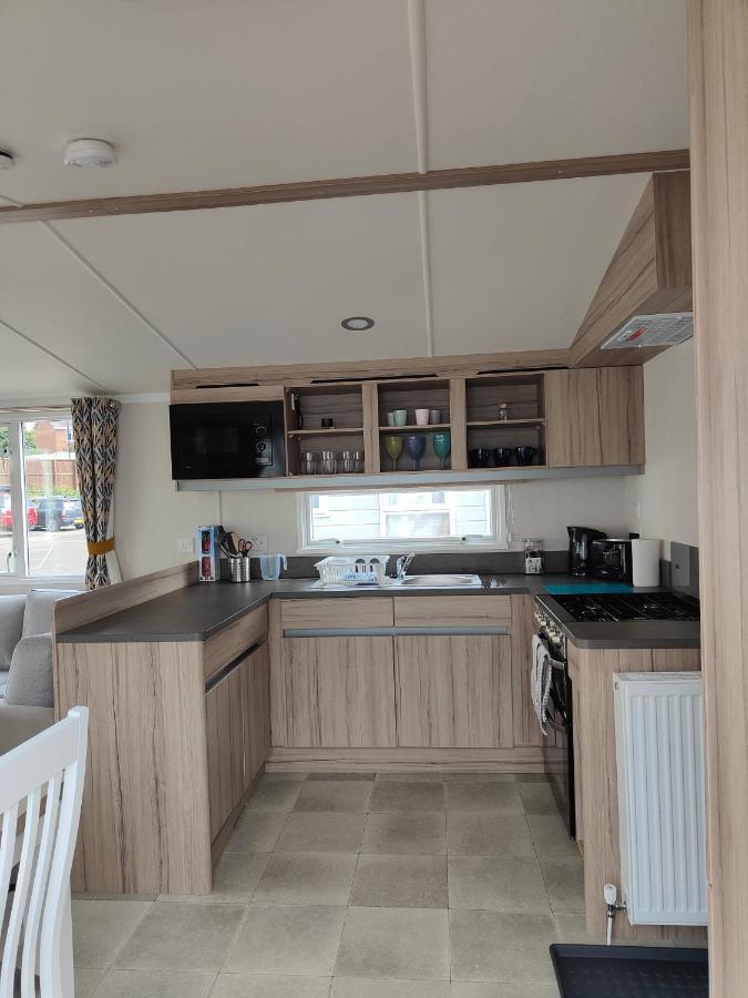 J6 Static Caravan, Fairway Holiday Park Sandown Bagian luar foto