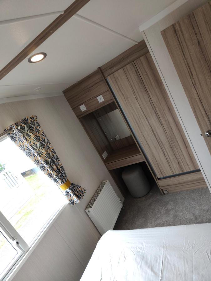 J6 Static Caravan, Fairway Holiday Park Sandown Bagian luar foto